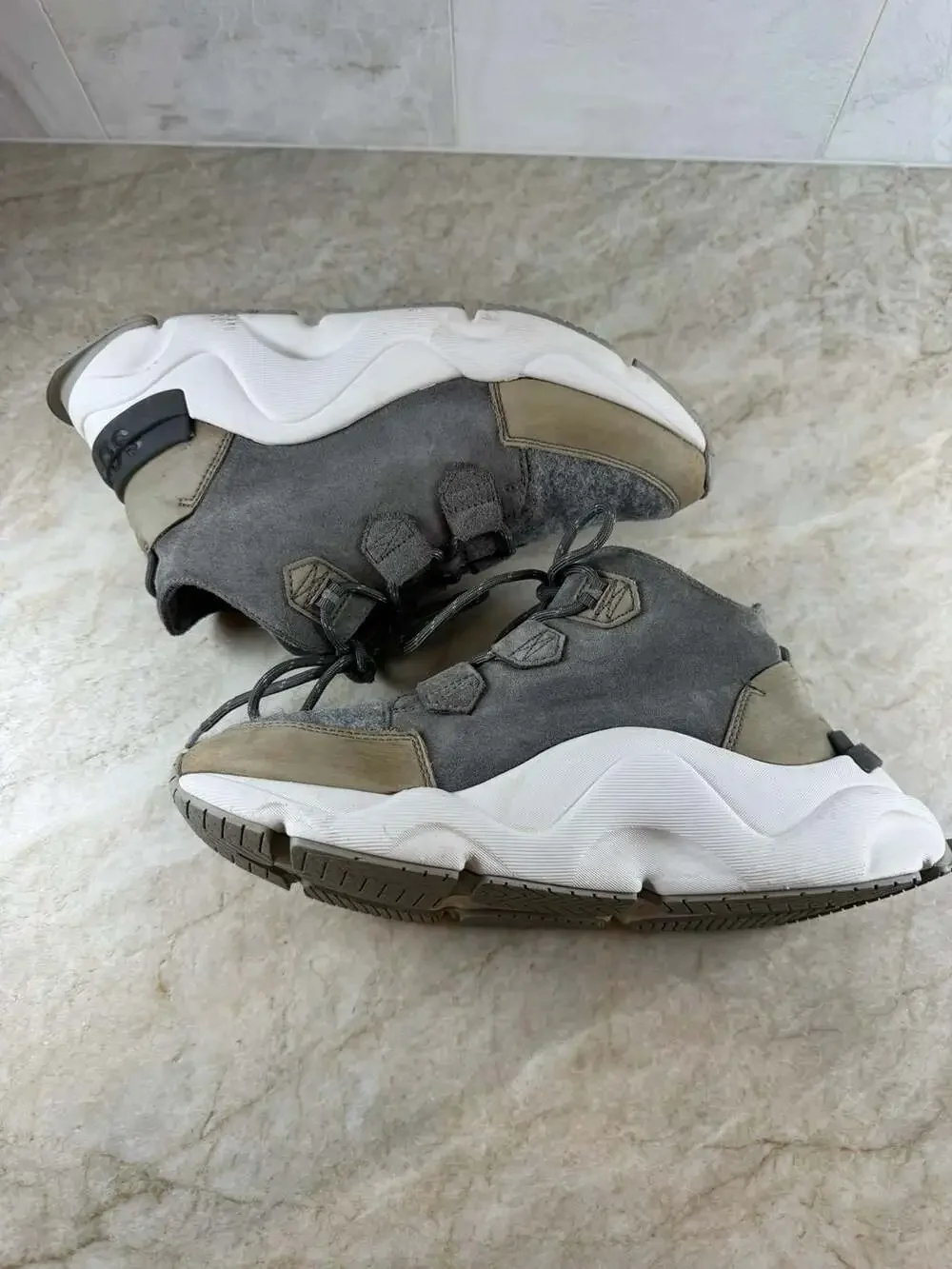 Sorel Kinetic Breakthru Caribou Waterproof Sneaker Boots Gray Women 8.5